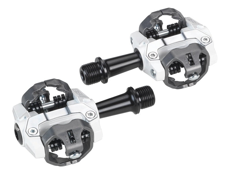 BBB Cycling Clipless ForceMount White Crmo Axle