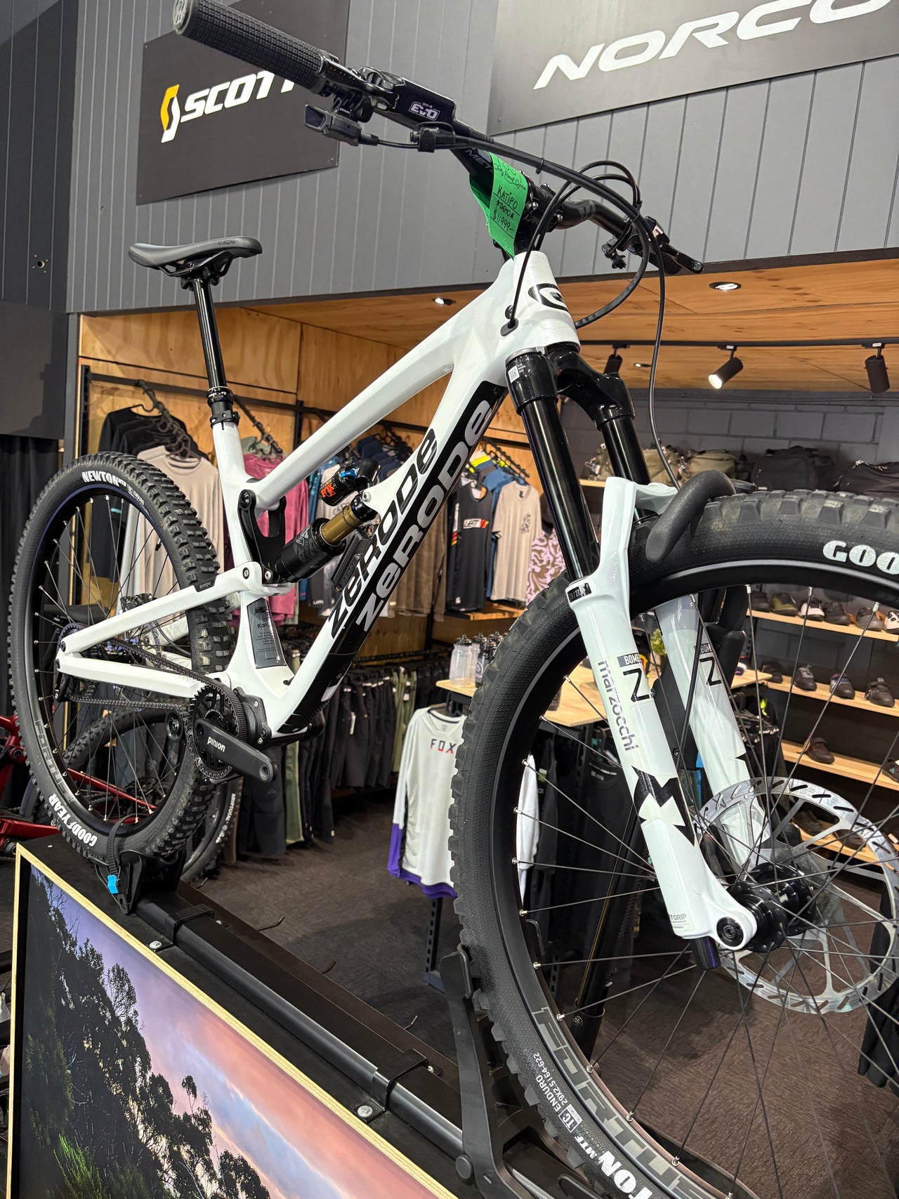 ZERODE KATIPO 475  "SMART SHIFT" - WHITE -LARGE (CUSTOM BUILD)