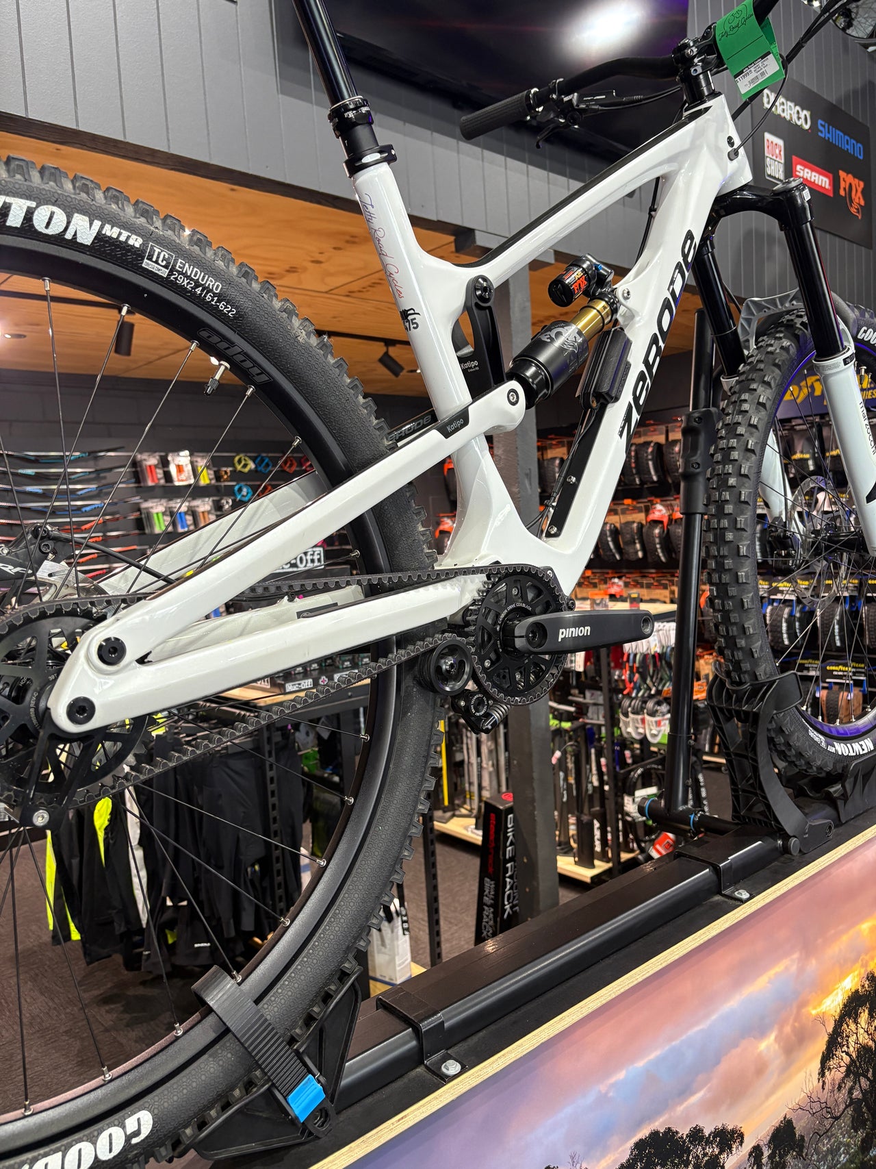 ZERODE KATIPO 475  "SMART SHIFT" - WHITE -LARGE (CUSTOM BUILD)